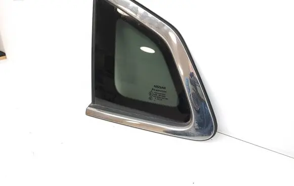 Nissan Qashqai Rear side window 833134EA0A