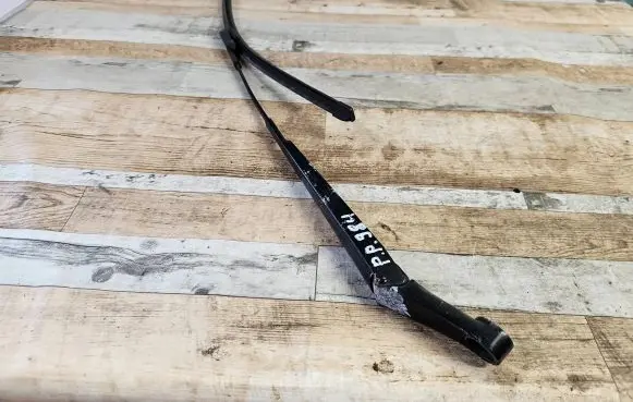 Opel Zafira B Front wiper blade arm 13145564