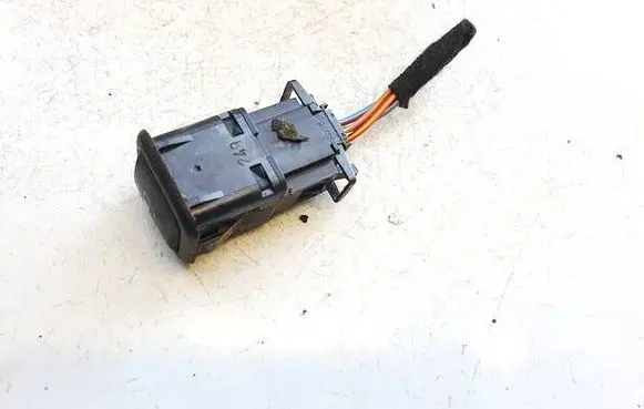 Volkswagen Golf IV Fuel tank opening switch 3b0959833a