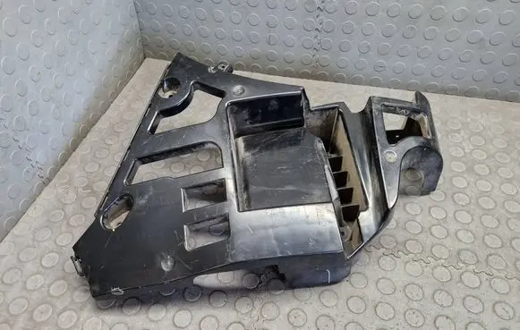 Rear bumper mounting bracket