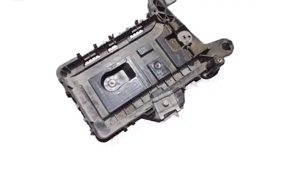 Volkswagen Scirocco Battery tray 1K0915333