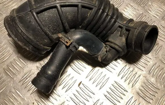Opel Zafira A Air intake hose/pipe 90528773 1301637