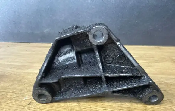 Opel Insignia A Driveshaft support bearing bracket 13219107