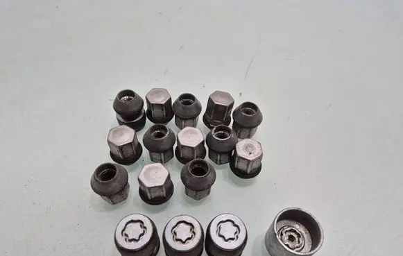 Land Rover Discovery Sport Nuts/bolts 