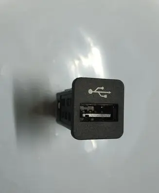 BMW 3 E90 E91 USB socket connector 61319167196 6131916719601 916719601