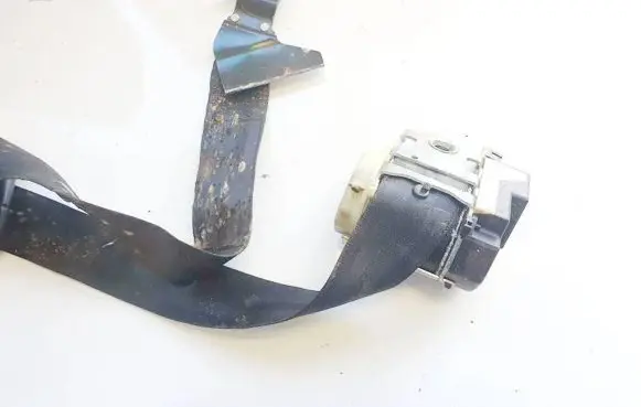 Middle seatbelt (rear)