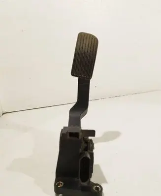 Mercedes-Benz Vito Viano W638 Accelerator throttle pedal A9013000404 0281002335