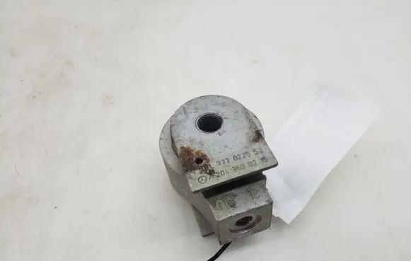 Mercedes-Benz E W212 Rear differential mounting bracket A2043500215