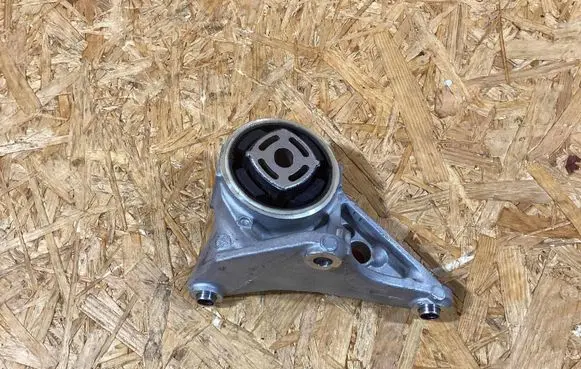 Engine mount bracket