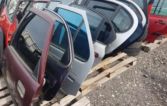 Mitsubishi Carisma Rear door
