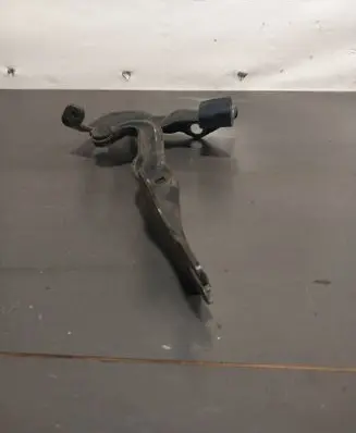 Engine bonnet/hood hinges