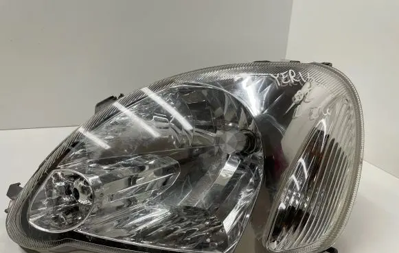 Toyota Yaris Headlight/headlamp 20A354