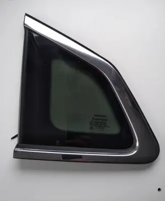 Nissan Qashqai Rear side window