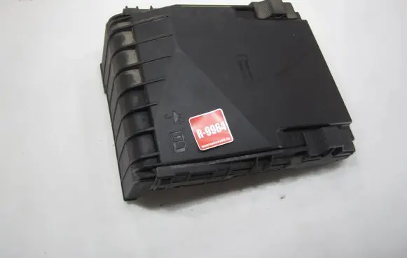 Volkswagen Golf VI Fuse box cover 1K0937132F 1K0937132G