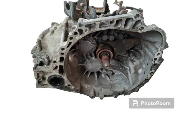 Toyota Avensis T250 Manual 6 speed gearbox A6812638