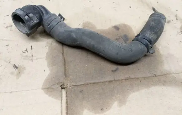 Volkswagen Golf V Engine coolant pipe/hose 1K0122157D