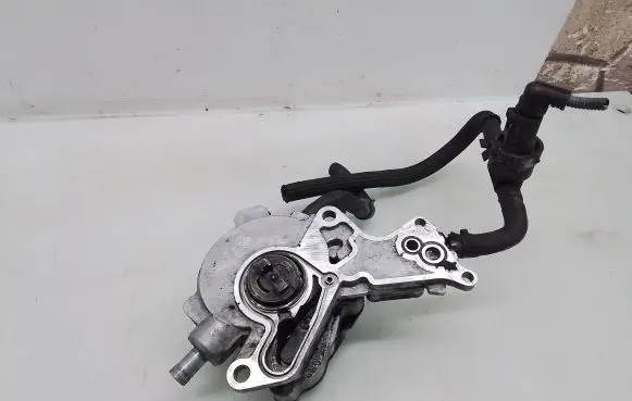 Audi A3 S3 8L Vacuum pump C38145209A
