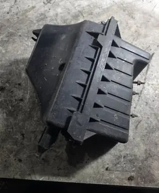 Mazda Tribute Air filter box YL8U9600AE
