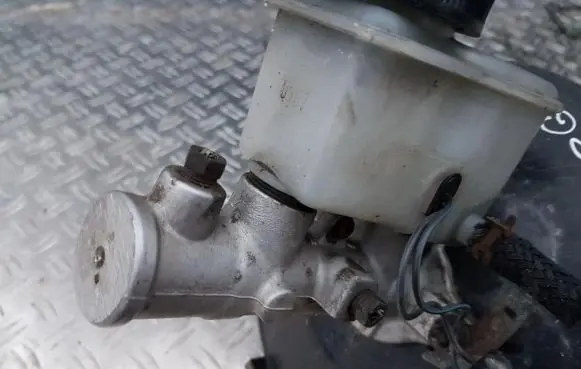 Master brake cylinder