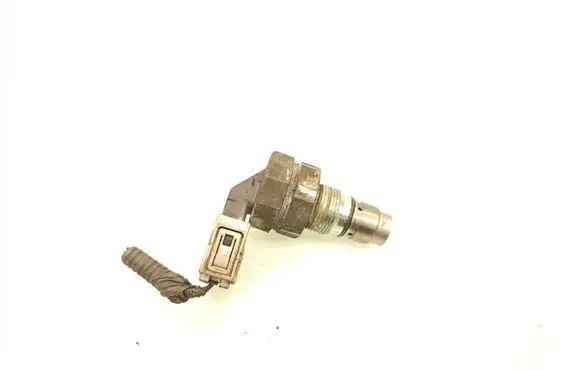 Toyota Avensis T270 Fuel pressure regulator 04K00634