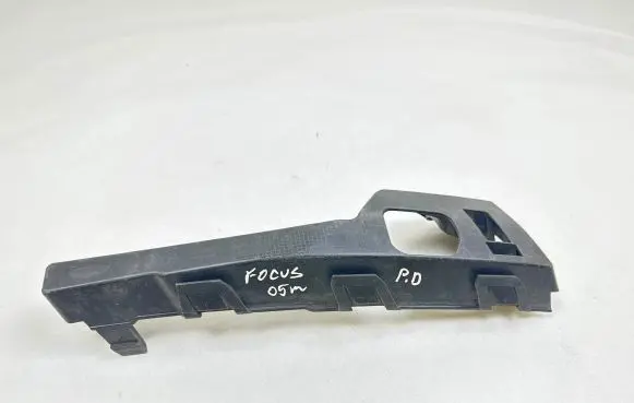 Ford Focus Front bumper mounting bracket DN13696N