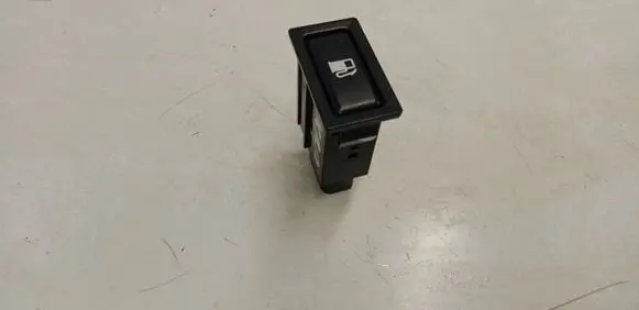 Toyota Avensis T250 Fuel tank opening switch 156795