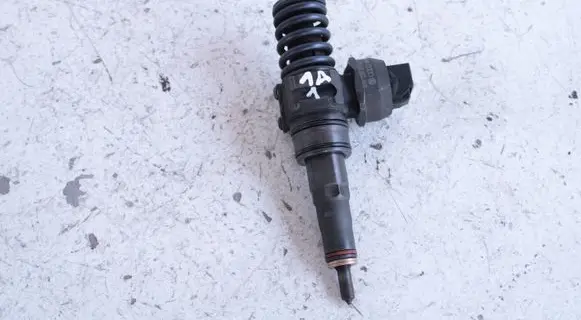 Volkswagen Transporter - Caravelle T5 Fuel injector 070130073R 0414720310
