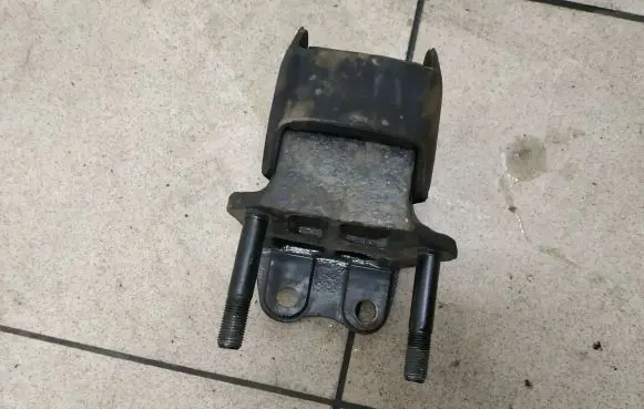 Hyundai Santa Fe Engine mount bracket 218342B900