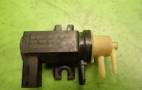 Volkswagen PASSAT B6 Breather valve 1K0906627A
