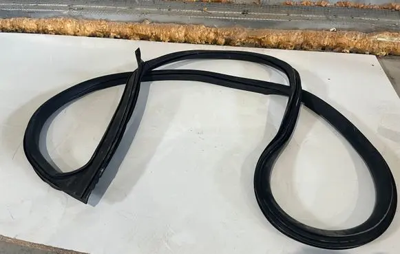 Maserati Levante Front door rubber seal 670032870