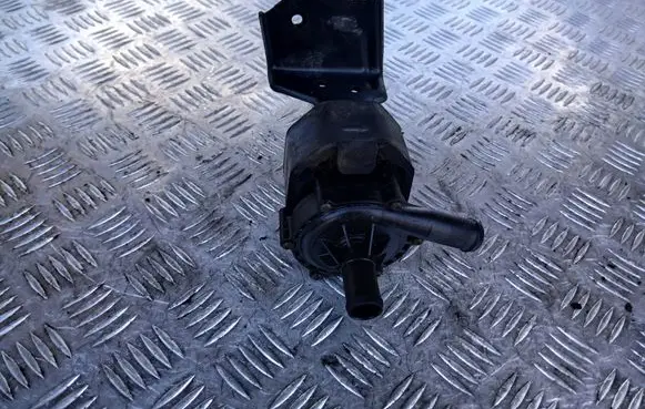 Nissan Leaf I (ZE0) Water pump