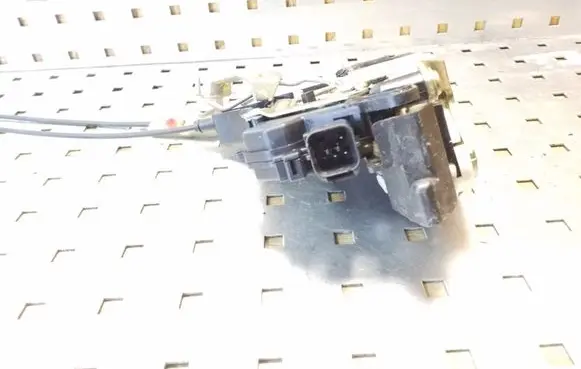 Mitsubishi Grandis Front door lock