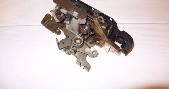 Mercedes-Benz Vito Viano W638 Sliding door lock A6387200035