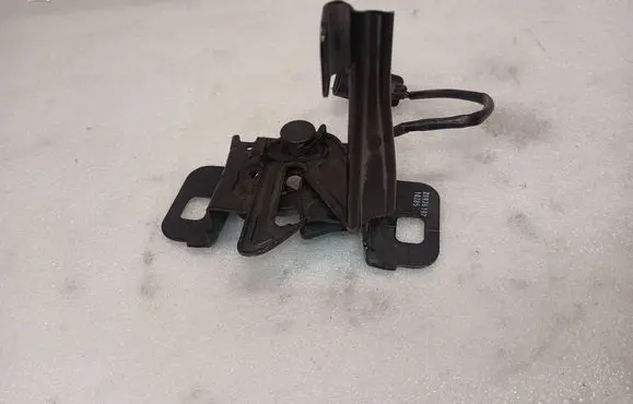 Chevrolet Volt I Engine bonnet/hood lock/catch