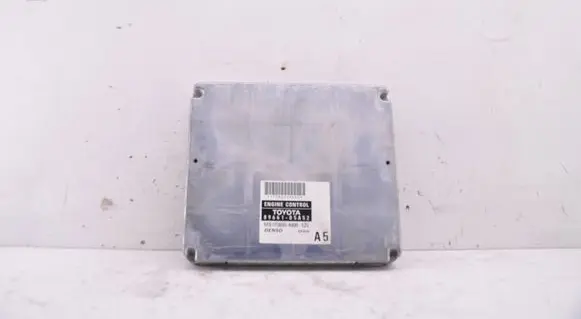 Toyota Avensis T250 Engine control unit/module 8966105A52 MB175800400