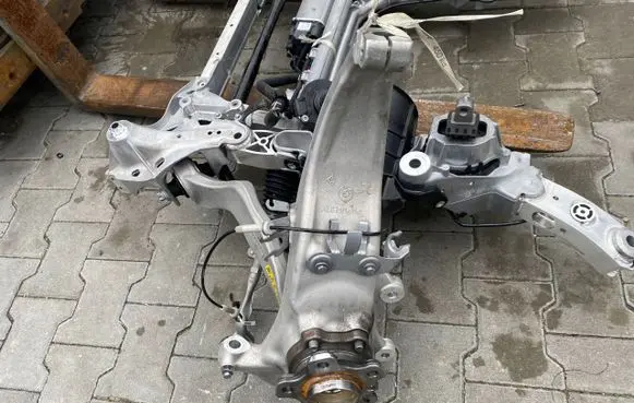 BMW 8 G14 Stub axle 