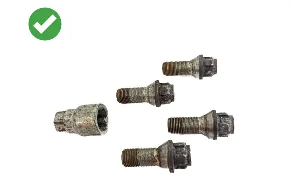 BMW 5 F10 F11 Anti-theft wheel nuts and lock 