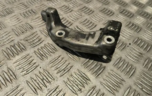 Volvo XC90 A/C compressor mount bracket 31401869