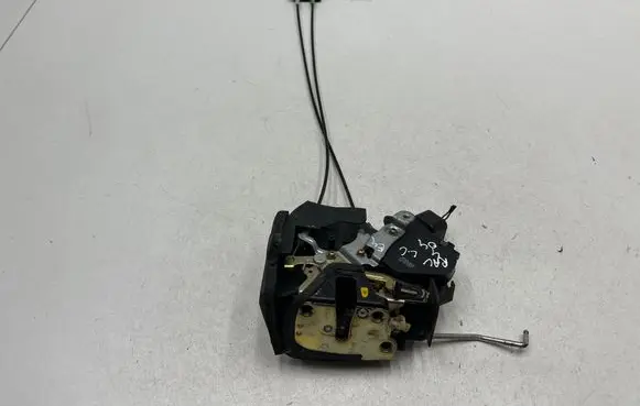 Toyota RAV 4 (XA20) Rear door lock