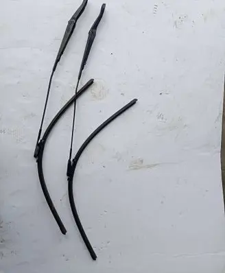 Opel Zafira C Front wiper blade arm 20812594