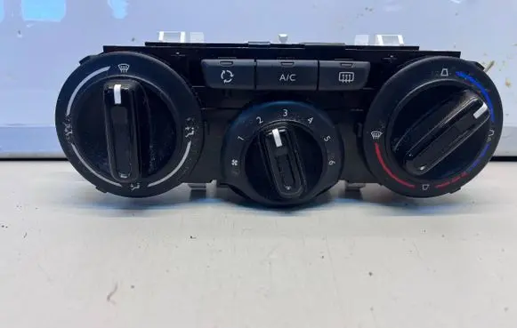 Citroen C3 Climate control unit E1063071