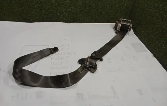 Land Rover Defender Front seatbelt L8B2611B08AB 643068600A