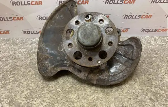Mercedes-Benz C W203 Front wheel hub spindle knuckle
