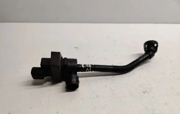 BMW 3 E46 Fuel tank filler neck pipe 7512576