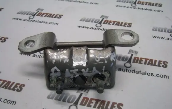 Nissan Qashqai+2 Rear door upper hinge
