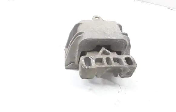 Volkswagen Golf IV Engine mount bracket