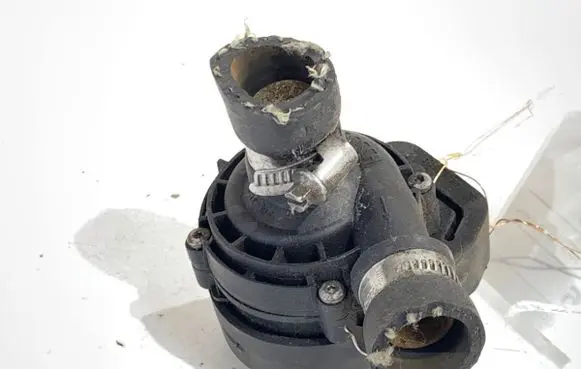 Volkswagen Crafter Oil filter mounting bracket A2118350028