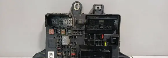 Opel Insignia A Fuse module 13277322 19215915511