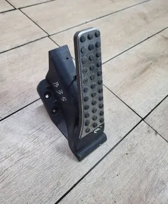 Mercedes-Benz C W204 Accelerator throttle pedal A2043000182 91793910