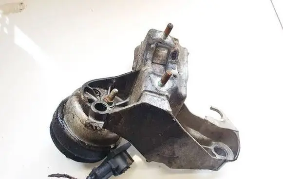 Skoda Superb B5 (3U) Engine mount bracket 8E0199352F